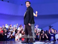 [포토] 제이크, 인기 실감