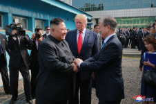 북한, 판문점 북미정상회동 `절제된` 보도