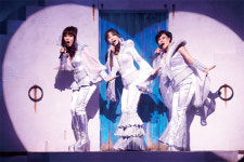 스테디셀러의 귀환…`맘마미아` vs `헤드윅`