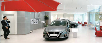 `소유에서 공유` 직격탄…인력·설비 다 줄이는 글로벌 車업계