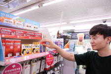 모듬전 도시락에 비상약까지…`혼추족` 편의점으로 간다