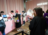 [포토] 아미, BTS 굿즈 사랑