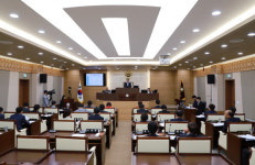 평택시의원 집창촌 특화거리 만들자, 친구들 좋아하더라