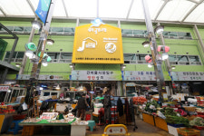 할수록 손해…적자에도 이마트 노브랜드가 재래시장에 가는 까닭