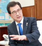 이시종 충북지사 인터뷰 9년간 77조 투자유치 성과…충북경제 비중 4%로 높일것