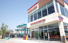 Gas is old story as fuel stations in Korea offer meal, ride sharing, delivery pickup