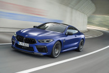 ‘페라리·포르쉐 킬러’ BMW M8…스포츠카에도 품격이 있다
