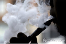 [종합] 편의점 `폐질환 유발 액상 전자담배` 모두 판매 중단