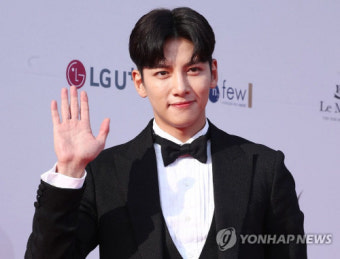 지창욱 SNS 흡연영상에 누리꾼 설전…