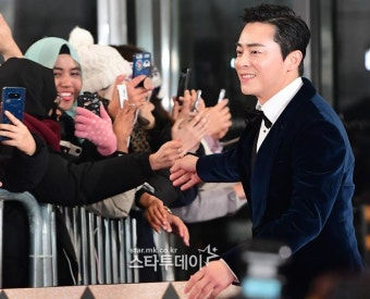 [포토] 조정석, 글로벌 팬들 환호