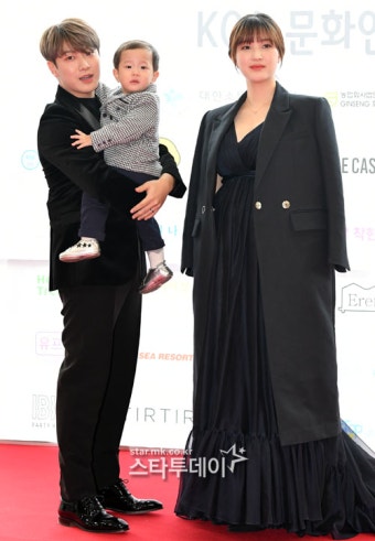 [MK이슈]율희 쌍둥이 출산→`다둥이 아빠` 최민환, 상근예비역 24일 입대