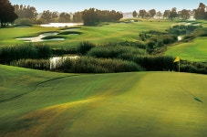 돈 주고도 못 치는 명문 골프장들