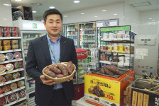 [트렌드] 박대성 세븐일레븐 CMD 겨울밤 호호 불어먹던 군고구마 이제 편의점서 365일 먹을수 있죠