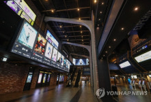 CGV, 대학로·명동 등 35개 직영점 영업 중단하고 희망퇴직 실시