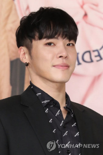 휘성, 프로포폴 상습투약 의혹…경찰 수사 중