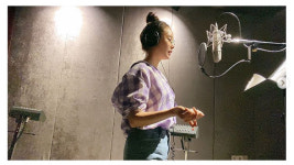 송지은, 녹음실 근황...컴백 준비? “오래 기다렸지”