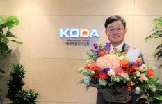 김승배 피데스개발 대표, 화훼 농가 돕기 `플라워 버킷 챌린지` 동참