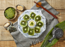 [핫아이템] BGF리테일, 김밥계의 금수저…편의점 작은 사치 `전복김밥`