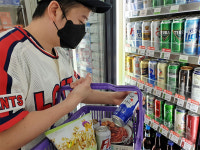 프로야구 `집관족` 덕에 편의점 주류 매출 40%↑