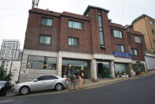 [커피를 통해 세상을 보다] 한참 언덕을 올라 커피 한잔만 마셔도 내겐 `충분한 공간`