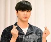 [포토] 강다니엘, 손하트로 팬심 접수