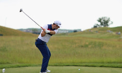 절반 백스윙으로 300야드…람, 정상에 서다