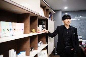 화장품 히트 공식, 패션·건기식·즉석사진에 이식... 매출 1600억 ‘에이피알’ 급성장 방정식