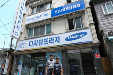 동해바다 지키는 섬마을 맥가이버 울릉도 휴대폰은 전부 이 손 거치죠