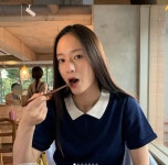 크리스탈, 식당 밝히는 완벽 미모...`일상이 화보`