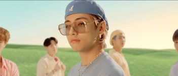 BTS 뮤직비디오, 패션쇼 런웨이를 대체했다!