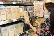 쌀도 전문 매장서 취향 맞게 골라 먹어요…롯데마트, 청량리점에 `쌀 전문매장` 오픈