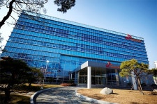 Korea’s SK Materials and Japan’s JNC set up OLED materials JV in Korea
