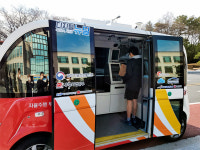 [스타트업] 찾아오는 `자율주행 無人우체국`…QR코드로 1분만에 택배접수 완료