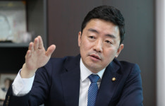 [레이더P] 국회가 스타트업 가꾸는 농장돼야…`농장주`로 변신한 강훈식