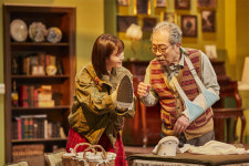 [연극 리뷰] `앙리 할아버지와 나`, 70대 노인·20대 아가씨의 `좌충우돌 동거`