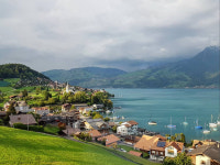 동화 속 한 장면 빙하가 만들어낸 에메랄드빛 툰 호수