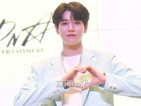 [포토]의연, 하트도 잘생김