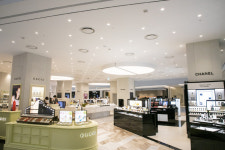 아주산업, 더현대 서울 1층 화장품 매장에 자체 개발 UHPC 적용