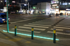 서울 동작구, LED 바닥신호등으로 보행자 안전 확보