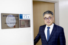 [CEO] 암·코로나 신약 개발 활약…인간화 마우스 국산화 앞장