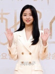 [포토] 김현수, 수줍은 미소로 손인사