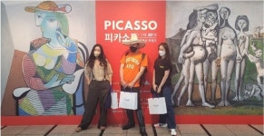 노홍철, 이혜영·오연수와 피카소 전시회 방문...남다른 피카소 사랑
