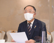 과열지역 1년 내내 투기 탈세 조사하겠다…홍남기 내년 이후 공급효과 실감할것