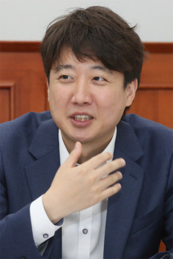 '따릉이' 이준석 '타투' 류호정…2030 정치인 파격 여의도를 흔들었다