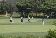 4인 골프 오후 6시 되면 2명은 집에 가야 한다