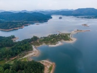 年100만 찾는 최장 황톳길 생긴 이유가 하이힐 때문?