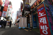 13주 집합금지 유흥주점 최대 2천, 영업제한 노래방 9백 받는다