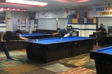 [포토] 경기 중인 충남 당진 당구 동호인들