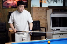 강동궁 “멀리있는 빗겨치기 앞돌리기 어려워” 연습 또 연습