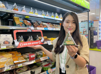 편의점 매장선 최하위인데…모바일 앱 대박난 뜻밖의 삼각김밥